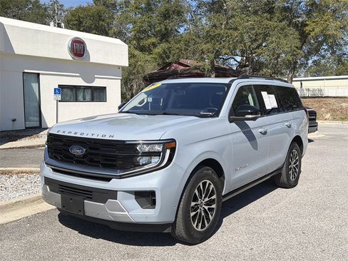 Used 2025 Ford Expedition Platinum image 9