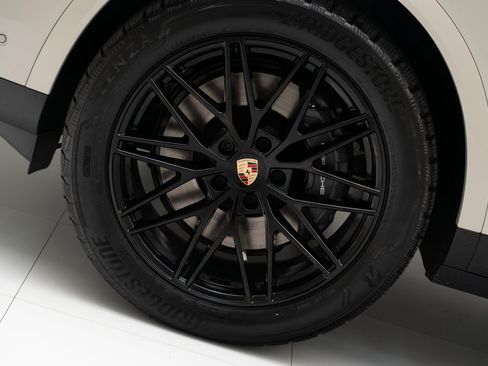 Used 2026 Porsche Cayenne AWD/4WD image 12