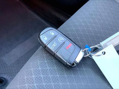Used 2018 Jeep Grand Cherokee Laredo AWD/4WD image 14