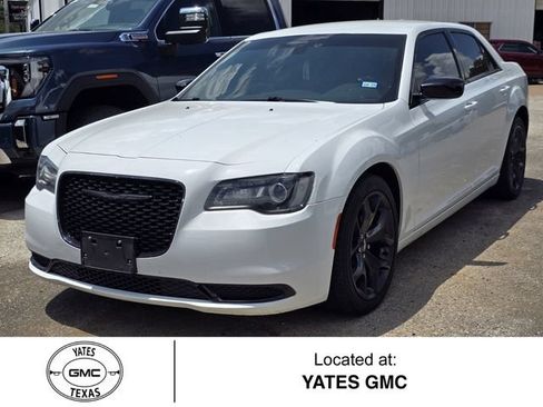 Used 2021 Chrysler 300 Touring w/ Sport Appearance Package RWD image 1