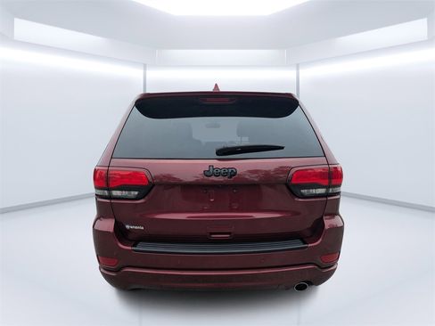 Used 2018 Jeep Grand Cherokee Altitude image 4