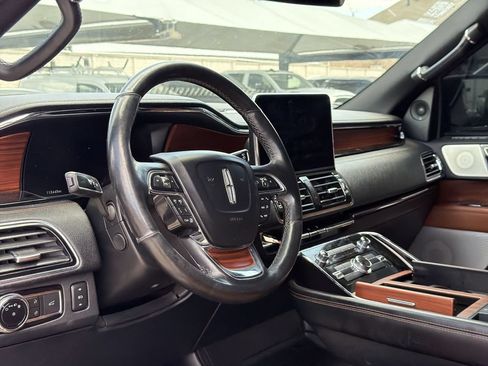 Used 2020 Lincoln Navigator Reserve w/ Luxury Package RWD image 7