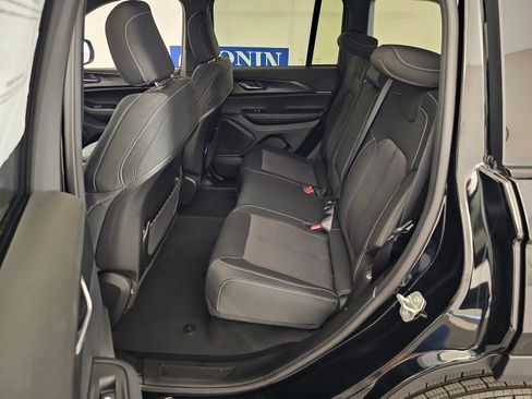 New 2025 Jeep Grand Cherokee Laredo X w/ Luxury Tech Group I image 37