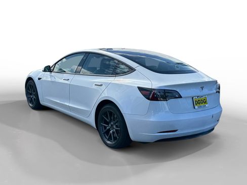 Used 2023 Tesla Model 3 Standard Range RWD image 3