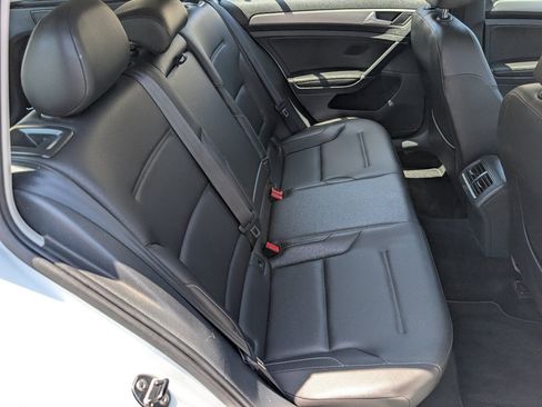 Used 2015 Volkswagen Golf TDI S FWD image 5