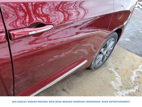 Used 2017 Chrysler Pacifica Limited image 12