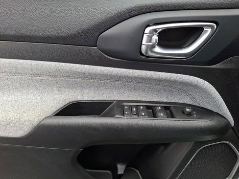 Certified 2022 Jeep Compass Latitude image 14