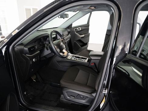 Used 2022 Ford Explorer XLT AWD/4WD image 10