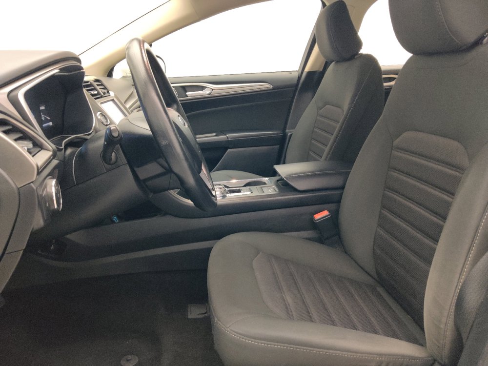 Used 2020 Ford Fusion SE FWD image 17