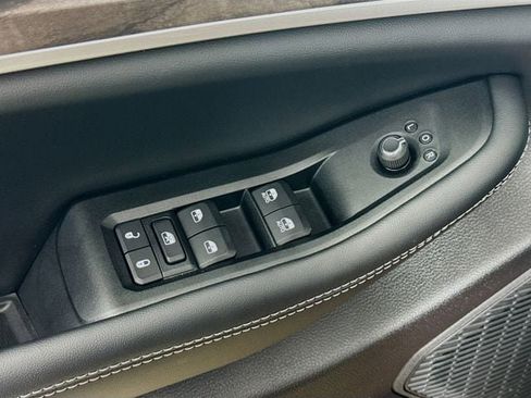 New 2026 Jeep Grand Cherokee Altitude AWD/4WD image 21