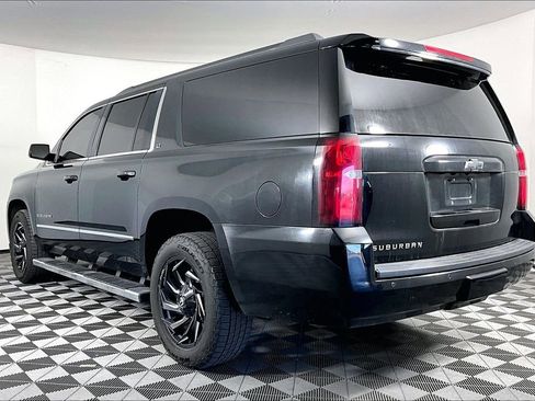 Used 2019 Chevrolet Suburban LT w/ LT Signature Package AWD/4WD image 2
