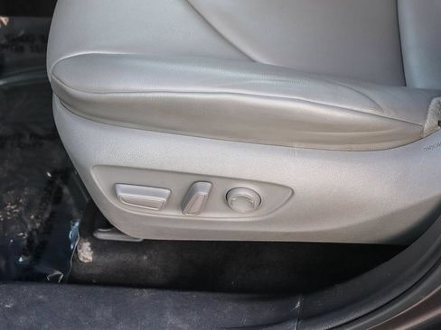 Used 2022 Toyota Highlander XLE FWD image 26