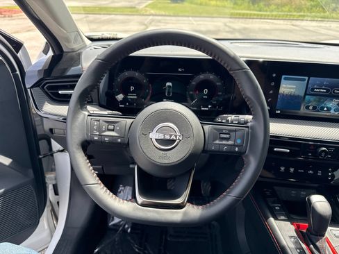 Used 2025 Nissan Kicks SR AWD/4WD image 19