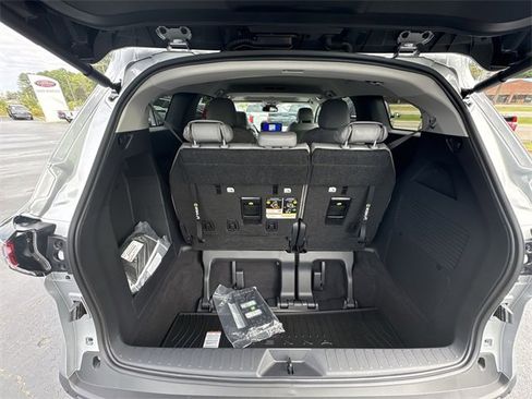 Used 2025 Toyota Sienna XLE image 23