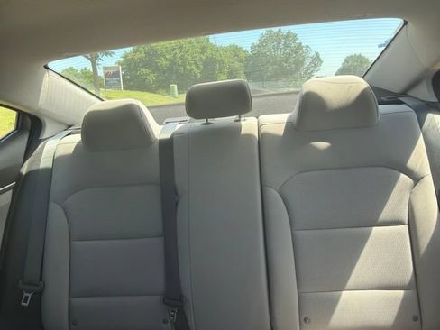 Used 2018 Hyundai Elantra SEL FWD image 18