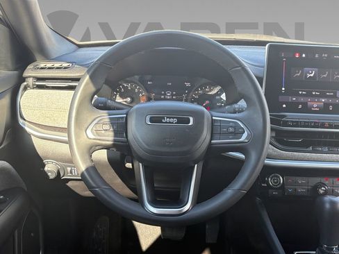 Used 2024 Jeep Compass Latitude image 10