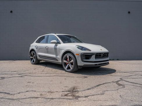 Certified 2026 Porsche Macan S AWD/4WD image 9