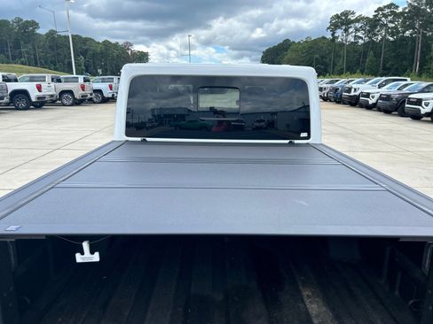Used 2025 Jeep Gladiator Rubicon AWD/4WD image 8