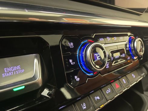 Used 2024 GMC Sierra 2500 Denali Ultimate image 27