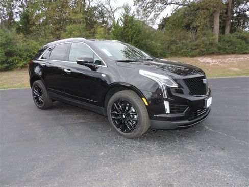New 2026 Cadillac XT5 Luxury w/ LPO, ONYX Package image 3