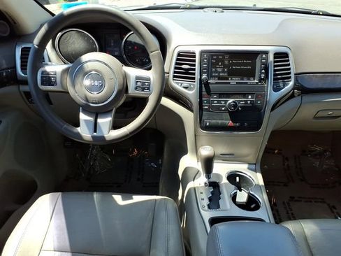 Used 2013 Jeep Grand Cherokee Laredo AWD/4WD image 17