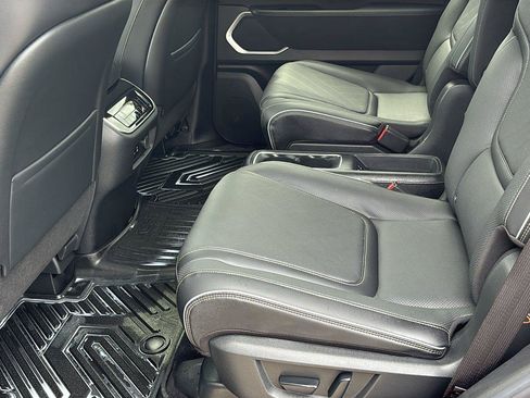 Used 2025 INFINITI QX80 Luxe RWD image 17