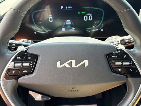 Used 2023 Kia Niro EX image 21