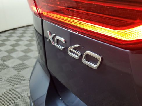 Certified 2025 Volvo XC60 B5 Plus AWD/4WD image 10