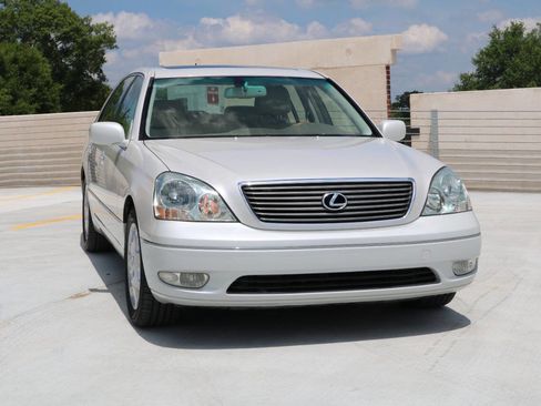 Used 2001 Lexus LS 430 RWD image 9