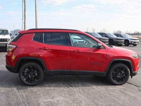 New 2026 Jeep Compass Latitude image 3