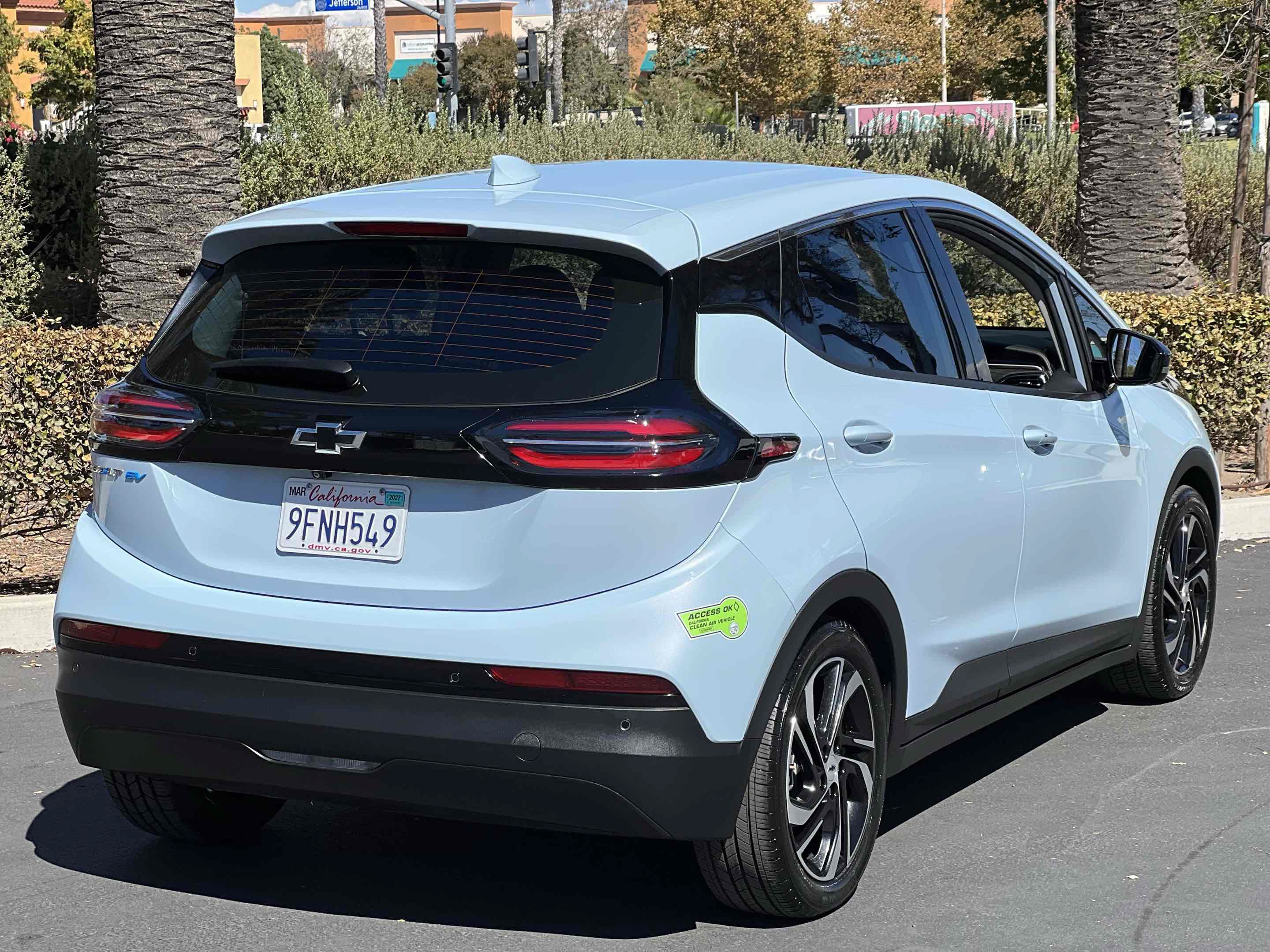 Used 2023 Chevrolet Bolt LT w/ Infotainment Package FWD image 13