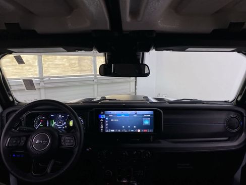 Used 2024 Jeep Wrangler Unlimited Rubicon 4xe image 13