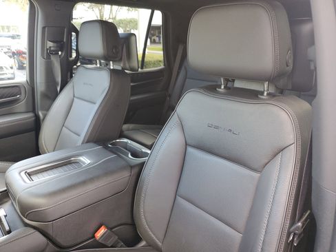 Used 2023 GMC Yukon Denali w/ Denali Reserve Package image 21