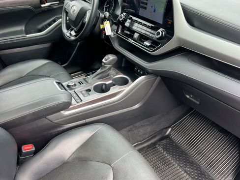 Used 2021 Toyota Highlander Platinum AWD/4WD image 18