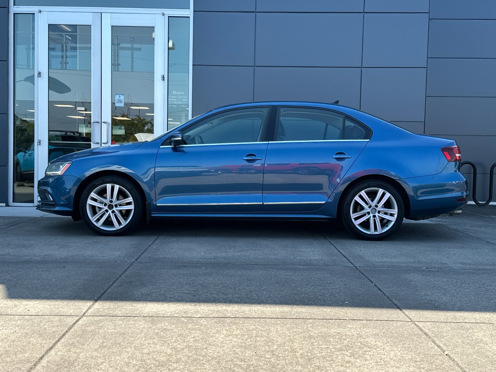 Used 2017 Volkswagen Jetta SEL FWD image 7