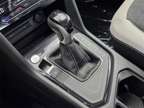 New 2025 Volkswagen Taos SE image 15