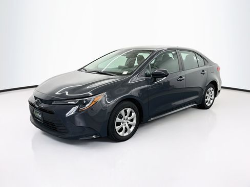 Used 2025 Toyota Corolla LE FWD image 3