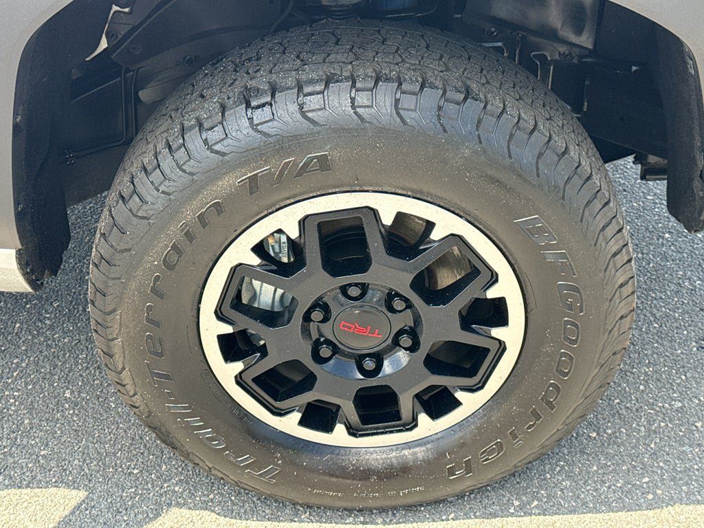 Used 2024 Toyota Tacoma TRD Off-Road AWD/4WD image 30