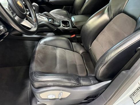 Used 2017 Porsche Cayenne Platinum Edition AWD/4WD image 22