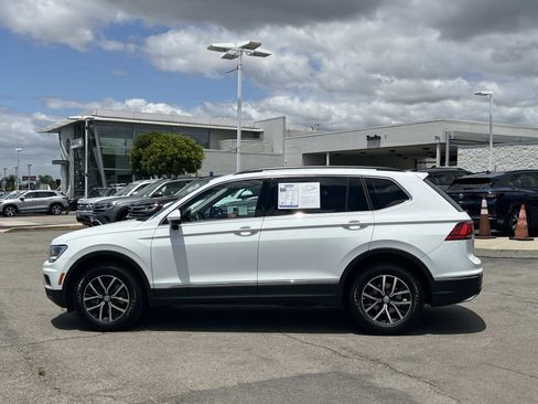 Used 2021 Volkswagen Tiguan SE FWD image 2