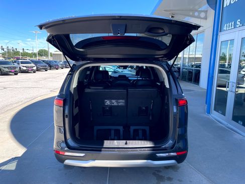 Used 2022 Kia Carnival LX FWD image 8