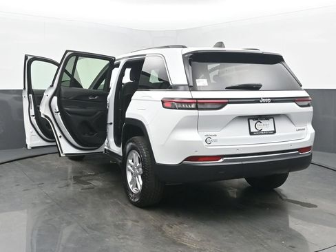 Used 2024 Jeep Grand Cherokee Laredo w/ Luxury Tech Group I AWD/4WD image 54