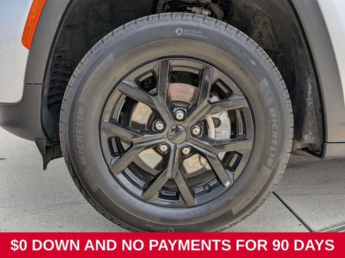 Used 2025 Jeep Grand Cherokee Altitude AWD/4WD image 31