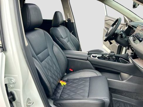 Used 2026 Nissan Rogue Platinum w/ Tech Package AWD/4WD image 26