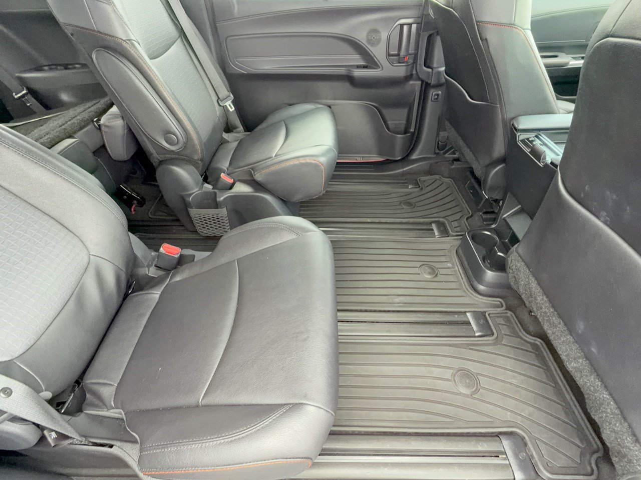 Used 2024 Toyota Sienna XSE FWD image 29