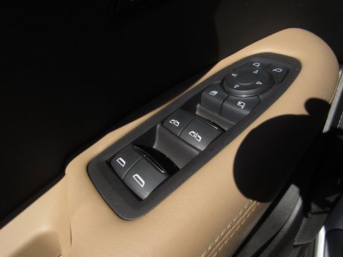 Used 2024 Cadillac XT6 Premium Luxury w/ Platinum Package image 24