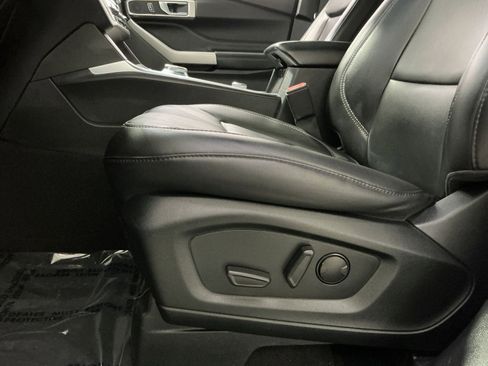 Used 2022 Ford Explorer XLT w/ Equipment Group 202A image 15