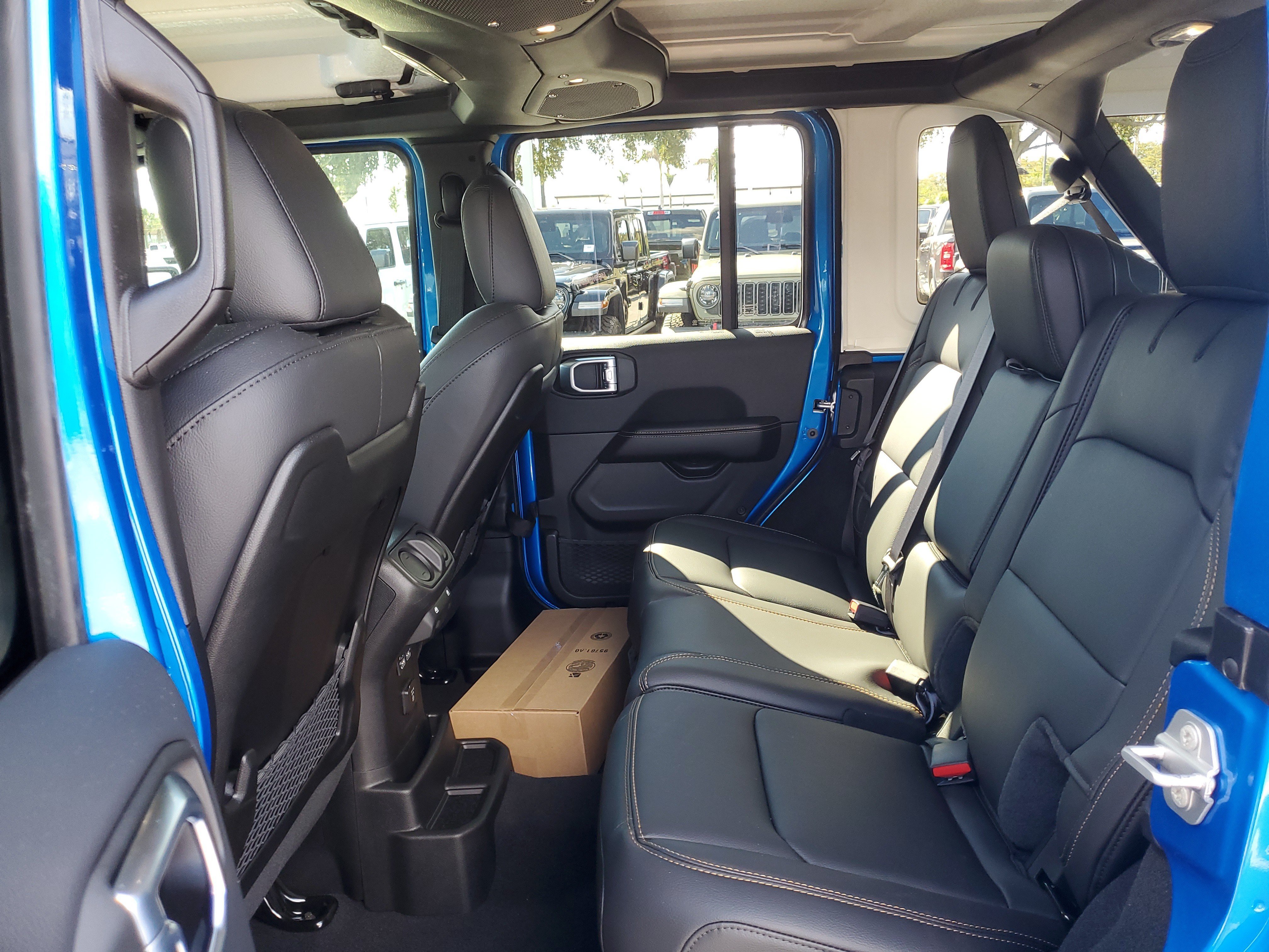 New 2027 Jeep Wrangler Unlimited Sahara AWD/4WD image 9