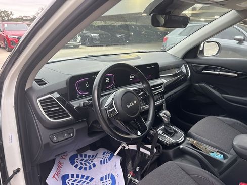 Used 2025 Kia Seltos S image 12