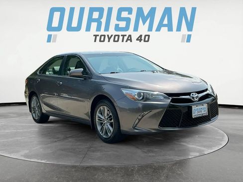 Used 2017 Toyota Camry SE w/ Moonroof Package FWD image 1